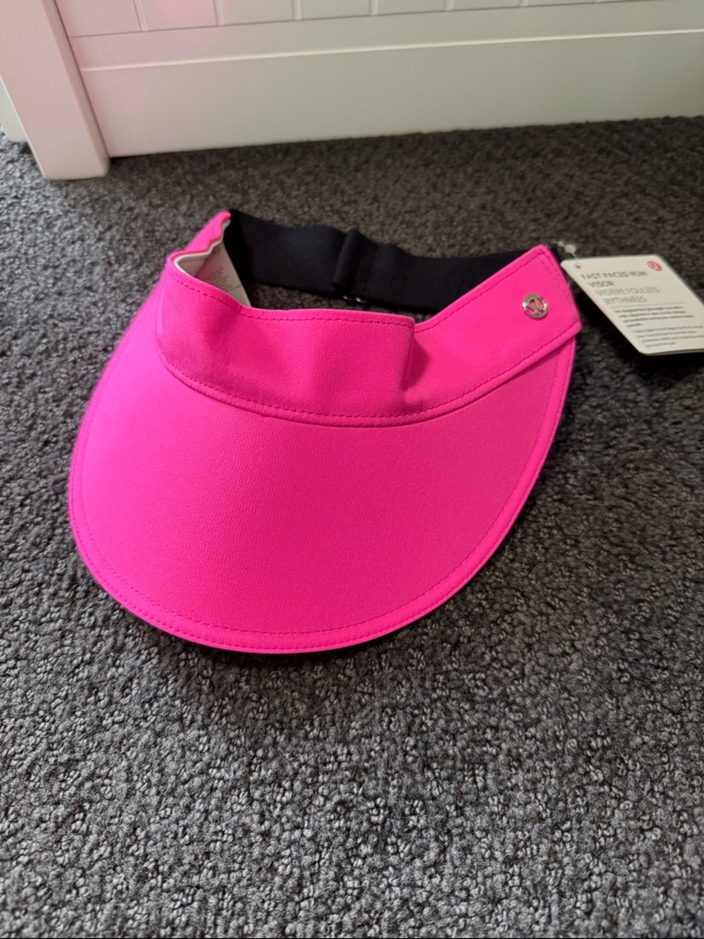 Lululemon fast paced visor in bright pink BNWT